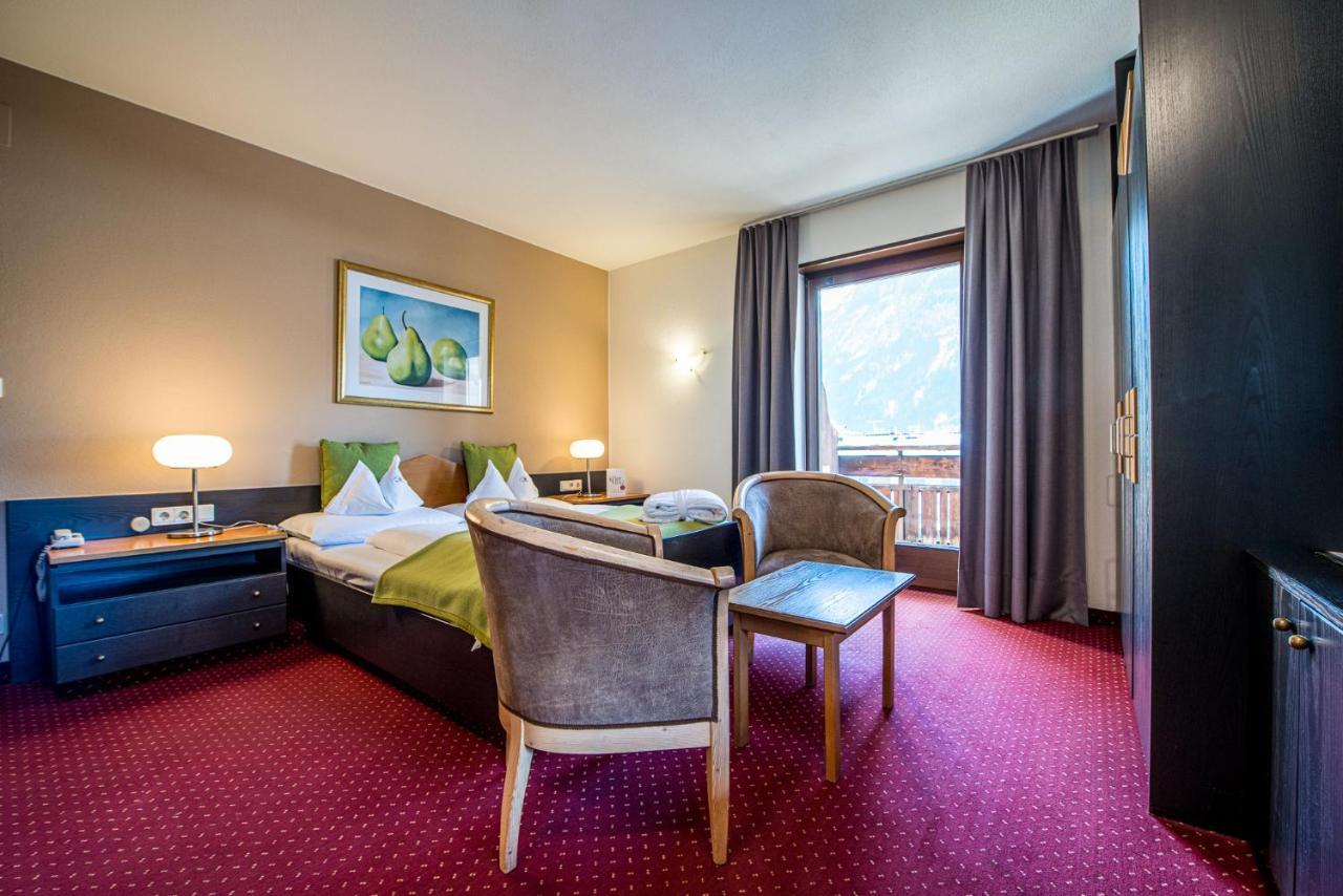 Alphotel Stocker Alpine Wellnesshotel Campo Tures Esterno foto