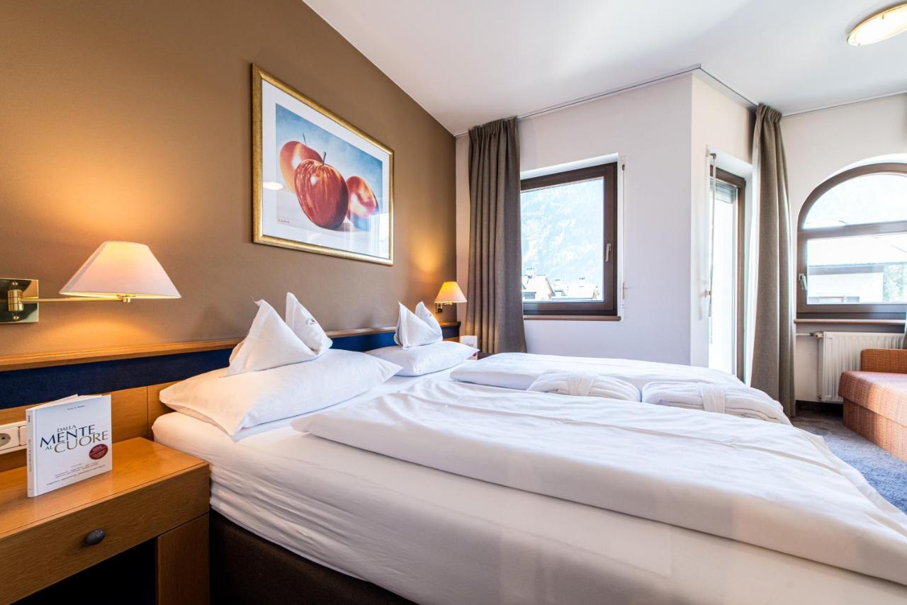 Alphotel Stocker Alpine Wellnesshotel Campo Tures Esterno foto