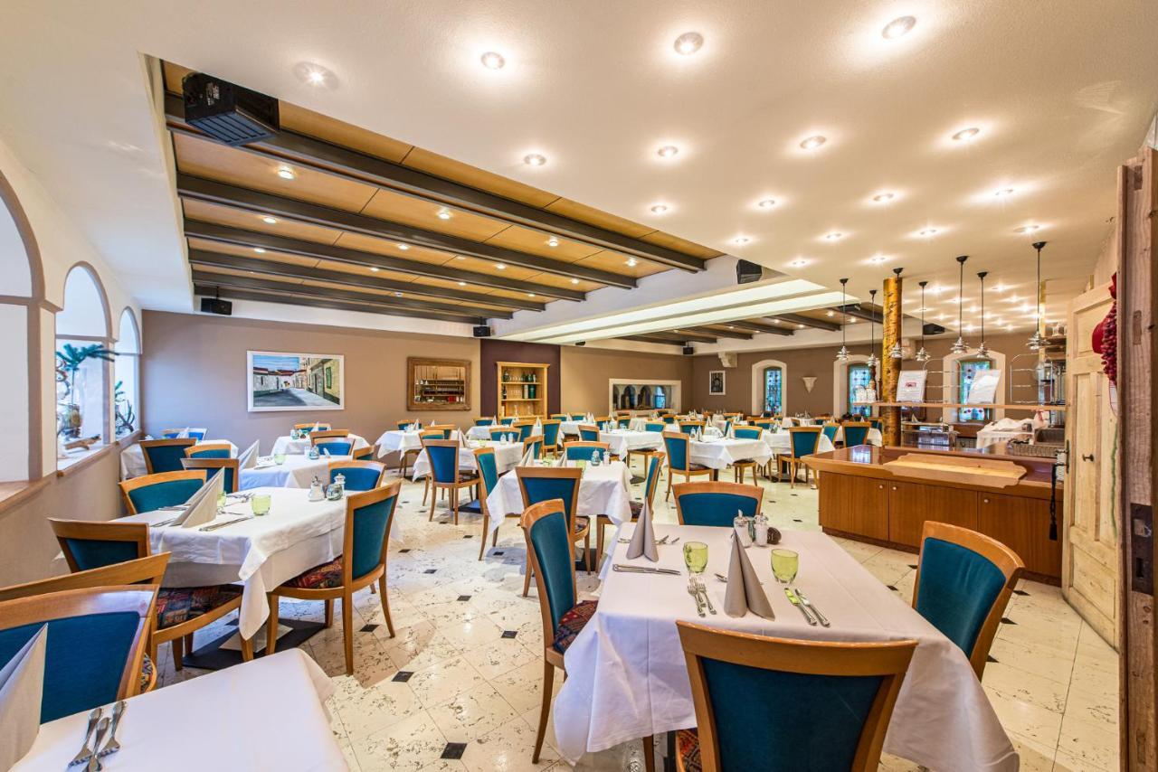 Alphotel Stocker Alpine Wellnesshotel Campo Tures Esterno foto