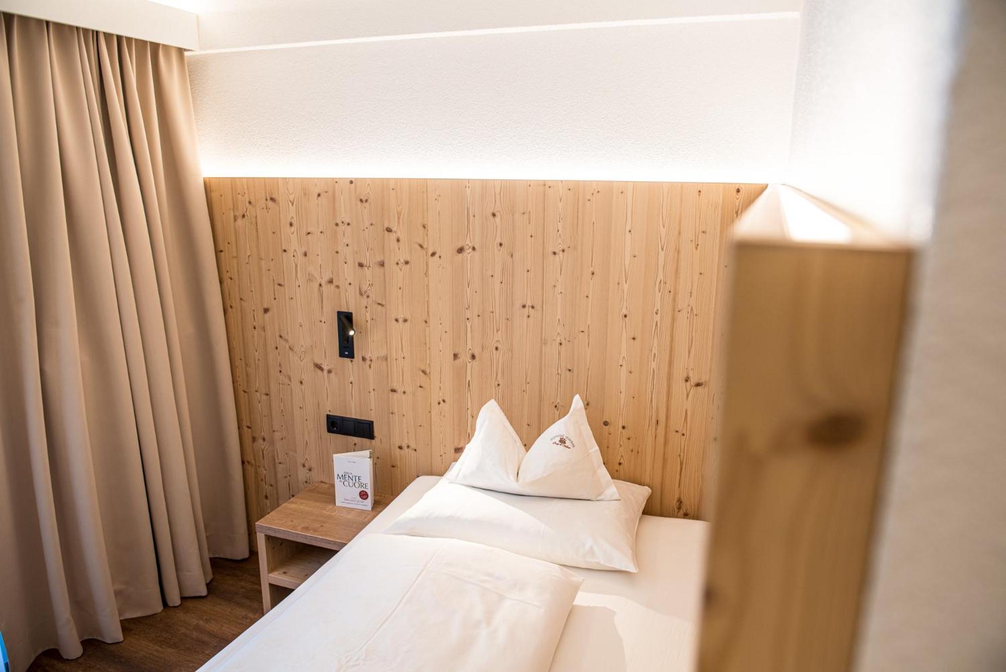 Alphotel Stocker Alpine Wellnesshotel Campo Tures Esterno foto