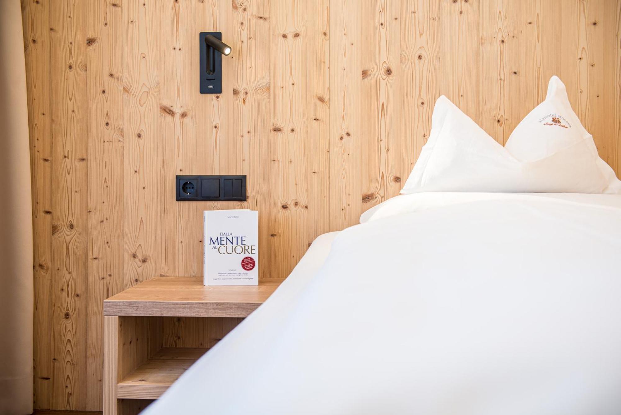 Alphotel Stocker Alpine Wellnesshotel Campo Tures Esterno foto