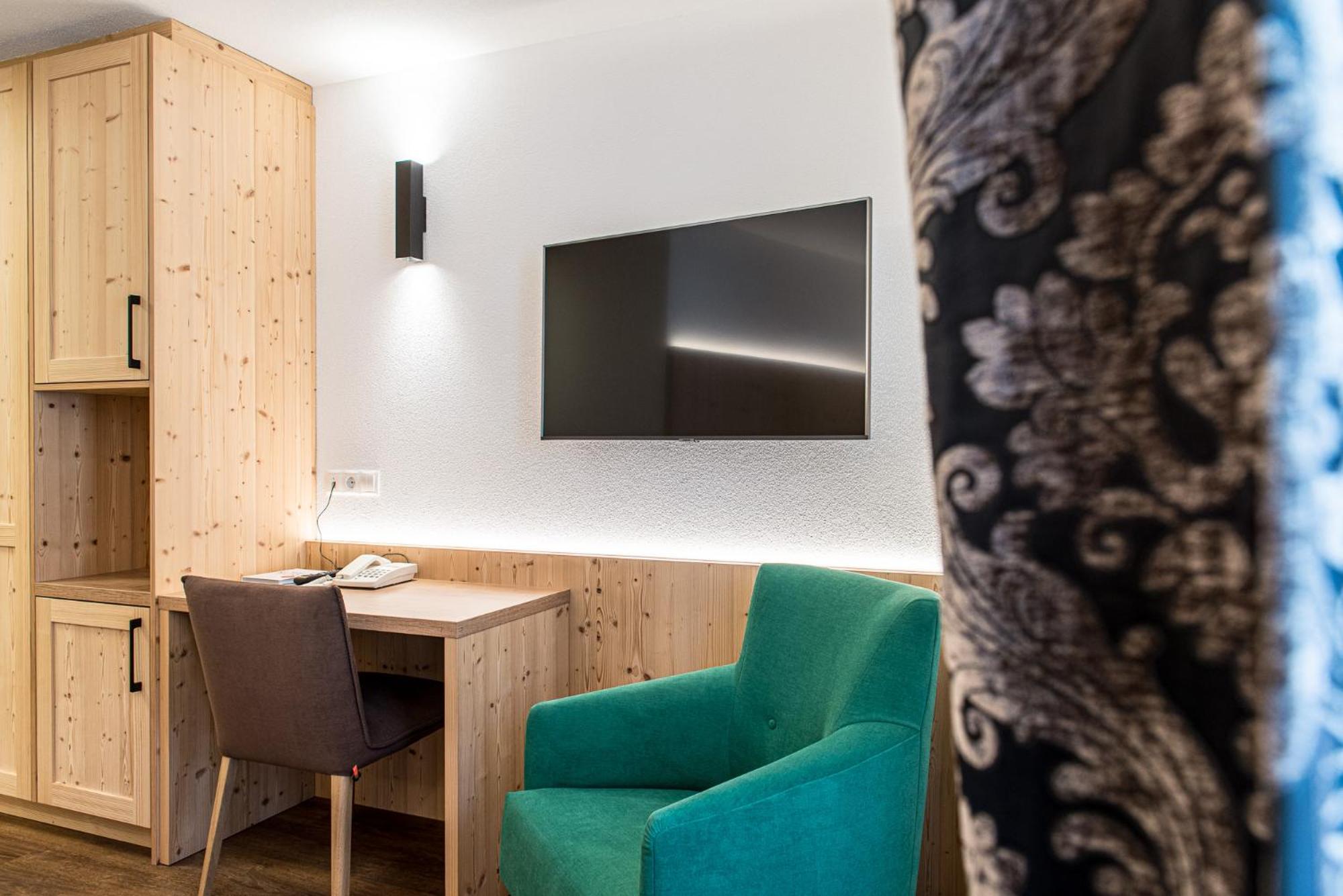 Alphotel Stocker Alpine Wellnesshotel Campo Tures Esterno foto